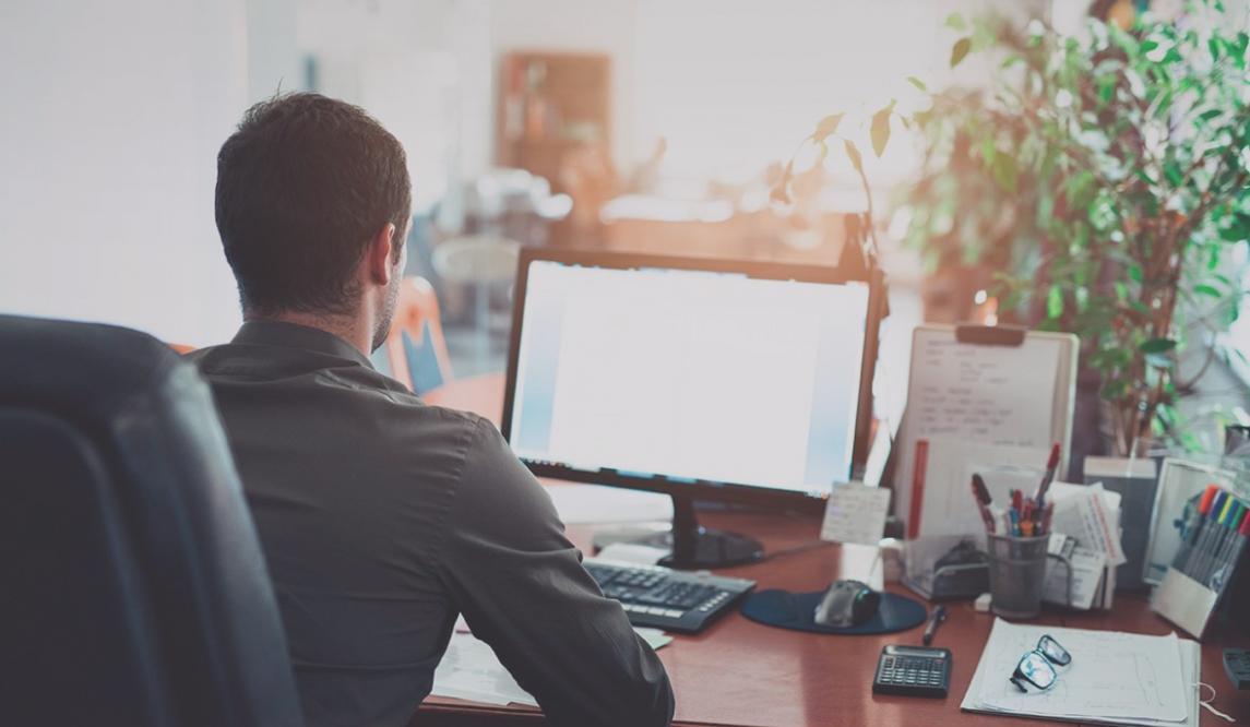 Experienced instructor leading live budgeting discussion during webinar session