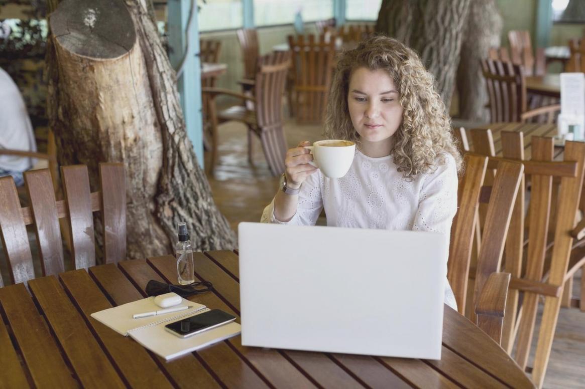 Real-time participant engagement during interactive household budgeting webinar